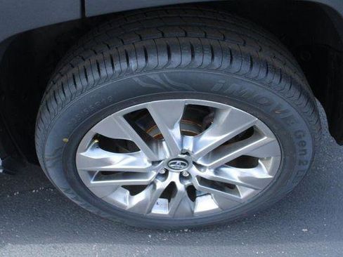 Certified 2021 Toyota RAV4 XLE Premium AWD/4WD image 8