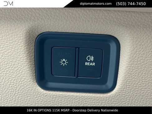 Used 2025 Porsche Cayenne E-Hybrid image 33