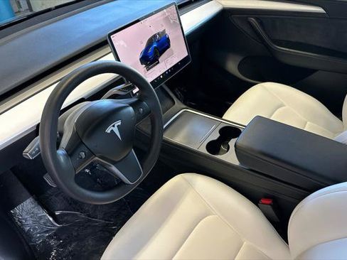 Used 2023 Tesla Model Y Long Range image 9