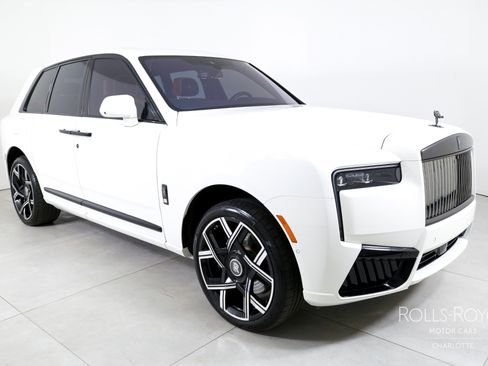 Certified 2025 Rolls-Royce Cullinan Black Badge AWD/4WD image 6