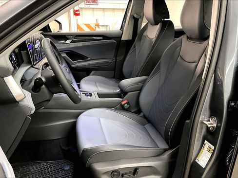 New 2026 Volkswagen Tiguan SE image 11