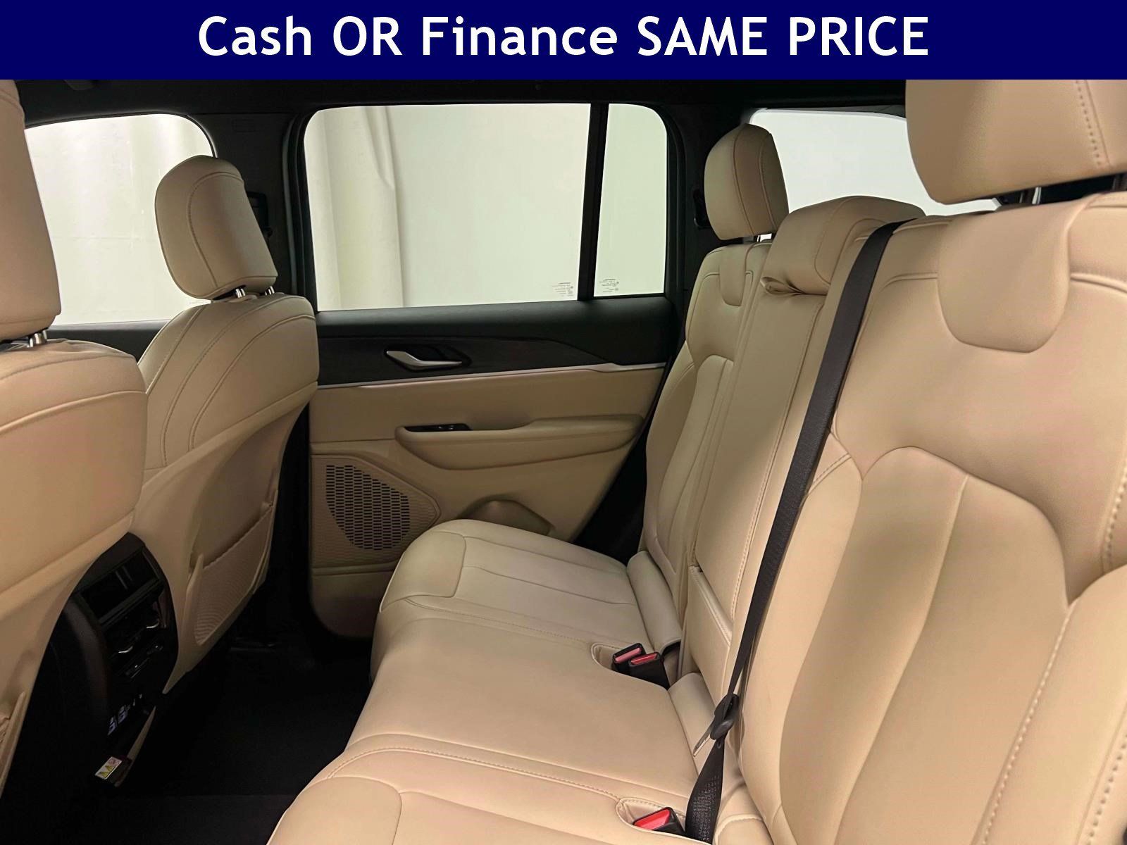 Used 2023 Jeep Grand Cherokee Limited w/ Black Appearance Package AWD/4WD image 14