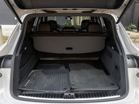 Certified 2023 Porsche Cayenne Platinum Edition AWD/4WD image 30