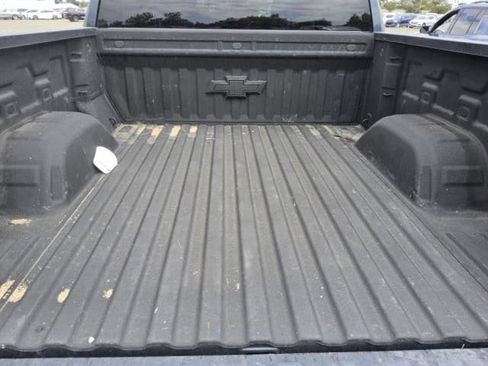 Used 2022 Chevrolet Silverado 1500 LT AWD/4WD image 6