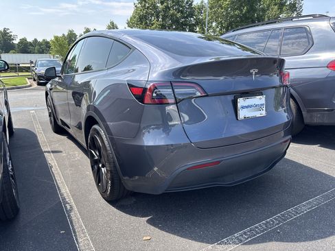 Used 2023 Tesla Model Y AWD image 18