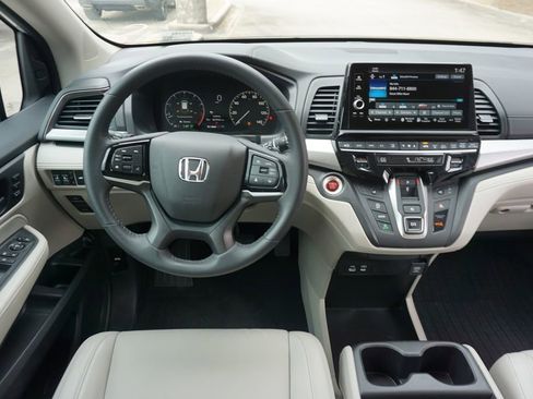 Used 2025 Honda Odyssey EX-L image 6