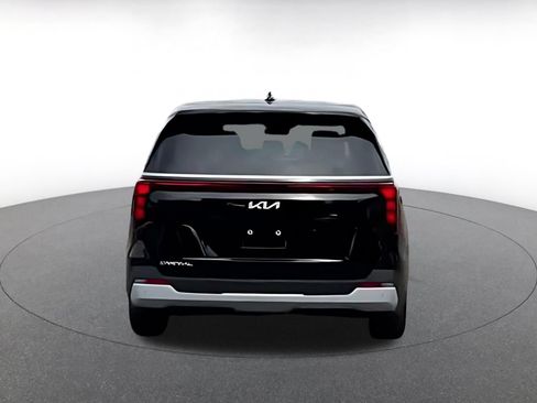Used 2026 Kia Carnival FWD image 9