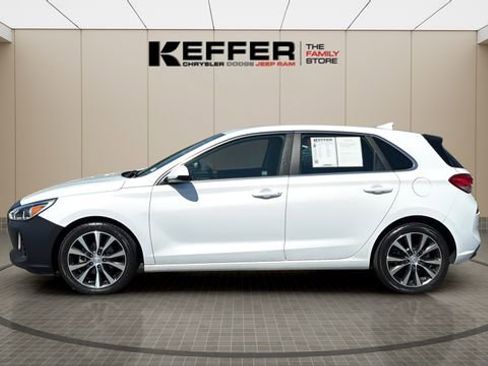 Used 2018 Hyundai Elantra GT FWD image 2