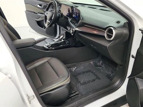 Used 2025 Chevrolet Trax ACTIV w/ Sunroof Package image 36