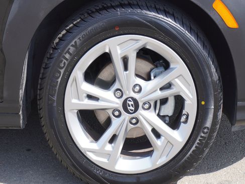 Used 2022 Hyundai Kona SEL FWD image 5