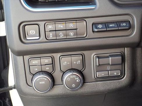 Used 2024 Chevrolet Suburban Premier w/ Premium Package image 41