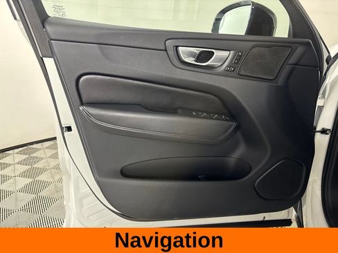 Used 2023 Volvo XC60 B5 Plus w/ Climate Package AWD/4WD image 9