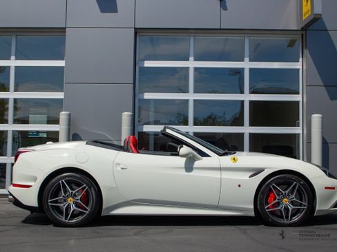 Certified 2015 Ferrari California T image 9