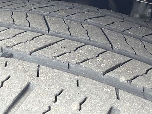 Used 2023 Chevrolet Suburban Premier image 13