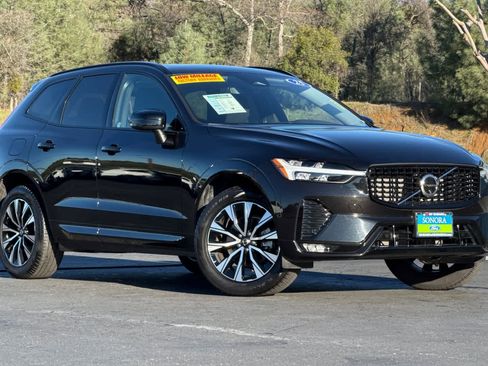 Used 2025 Volvo XC60 B5 Plus image 2
