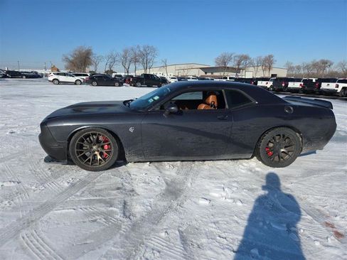 Used 2016 Dodge Challenger SRT Hellcat image 4