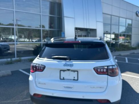 Used 2023 Jeep Compass Limited w/ Sun and Sound Group AWD/4WD image 5
