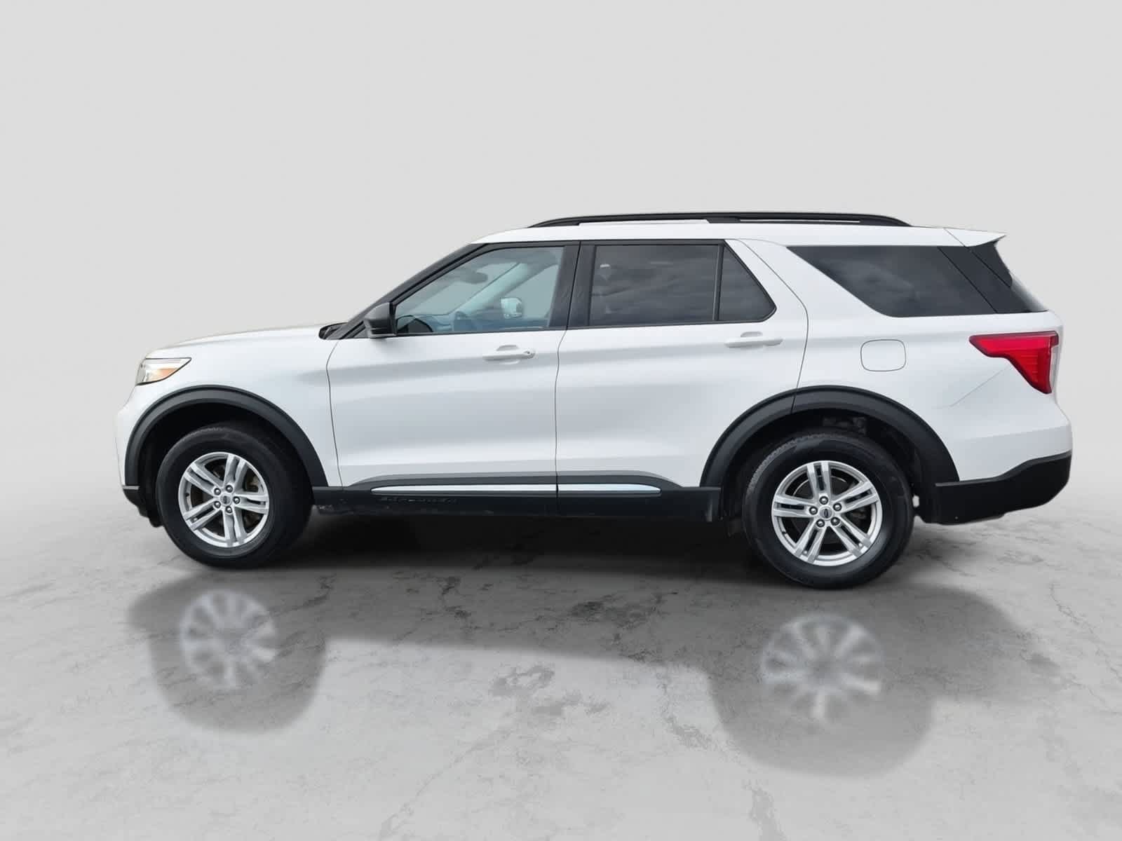 Used 2023 Ford Explorer XLT AWD/4WD image 5