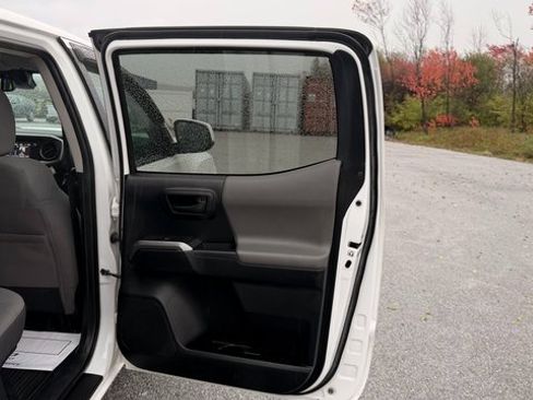Used 2018 Toyota Tacoma SR5 image 45