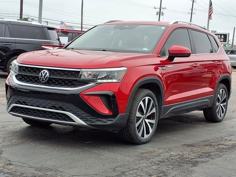 Used 2023 Volkswagen Taos SE image 3