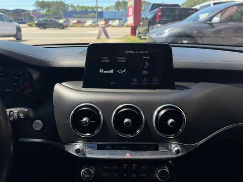 Used 2018 Kia Stinger Premium RWD image 13