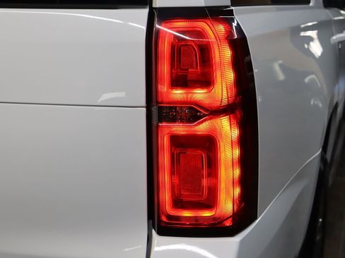 Used 2017 Chevrolet Suburban LT image 17