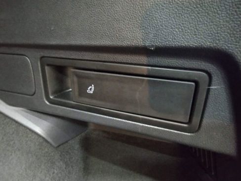 Used 2020 Volkswagen Tiguan S image 20