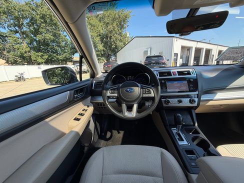 Used 2017 Subaru Outback 2.5i Premium AWD/4WD image 2