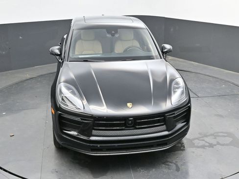 New 2025 Porsche Macan image 38