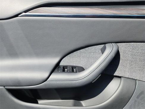 Used 2022 Tesla Model S image 17