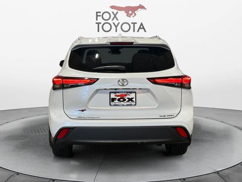 Used 2022 Toyota Highlander XLE AWD/4WD image 5