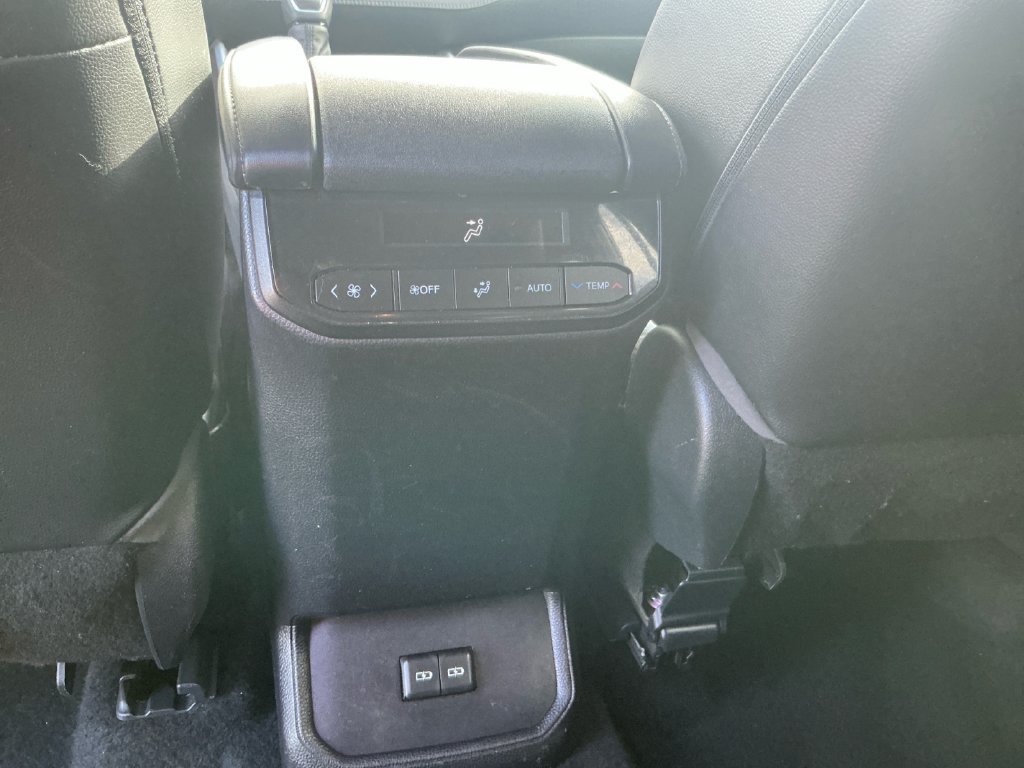 Used 2022 Toyota Highlander XLE AWD/4WD image 22
