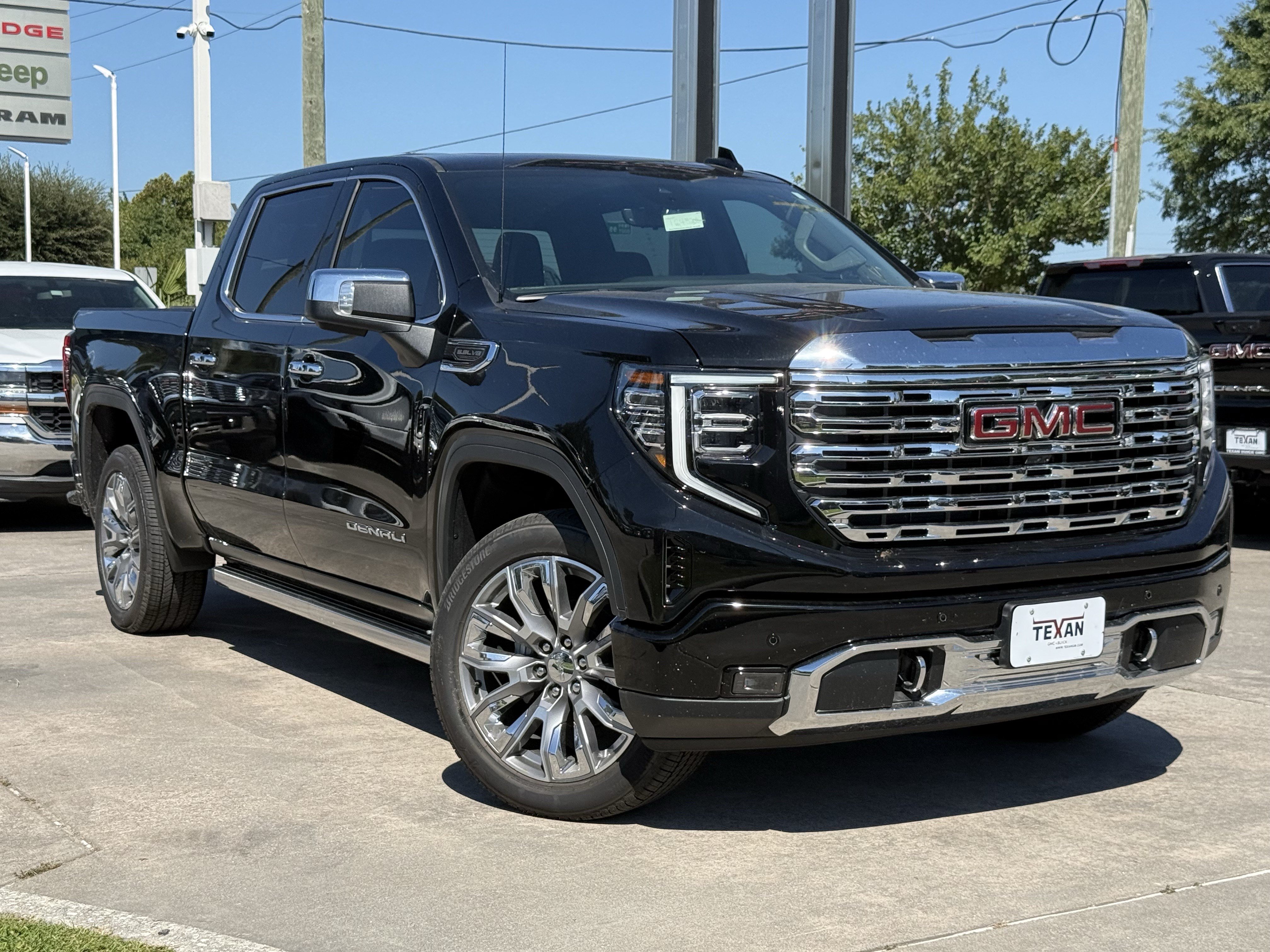 Used 2026 GMC Sierra 1500 Denali w/ Denali Reserve Package AWD/4WD image 2