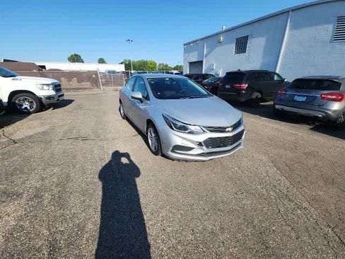 Used 2016 Chevrolet Cruze LT w/ Convenience Package FWD image 8