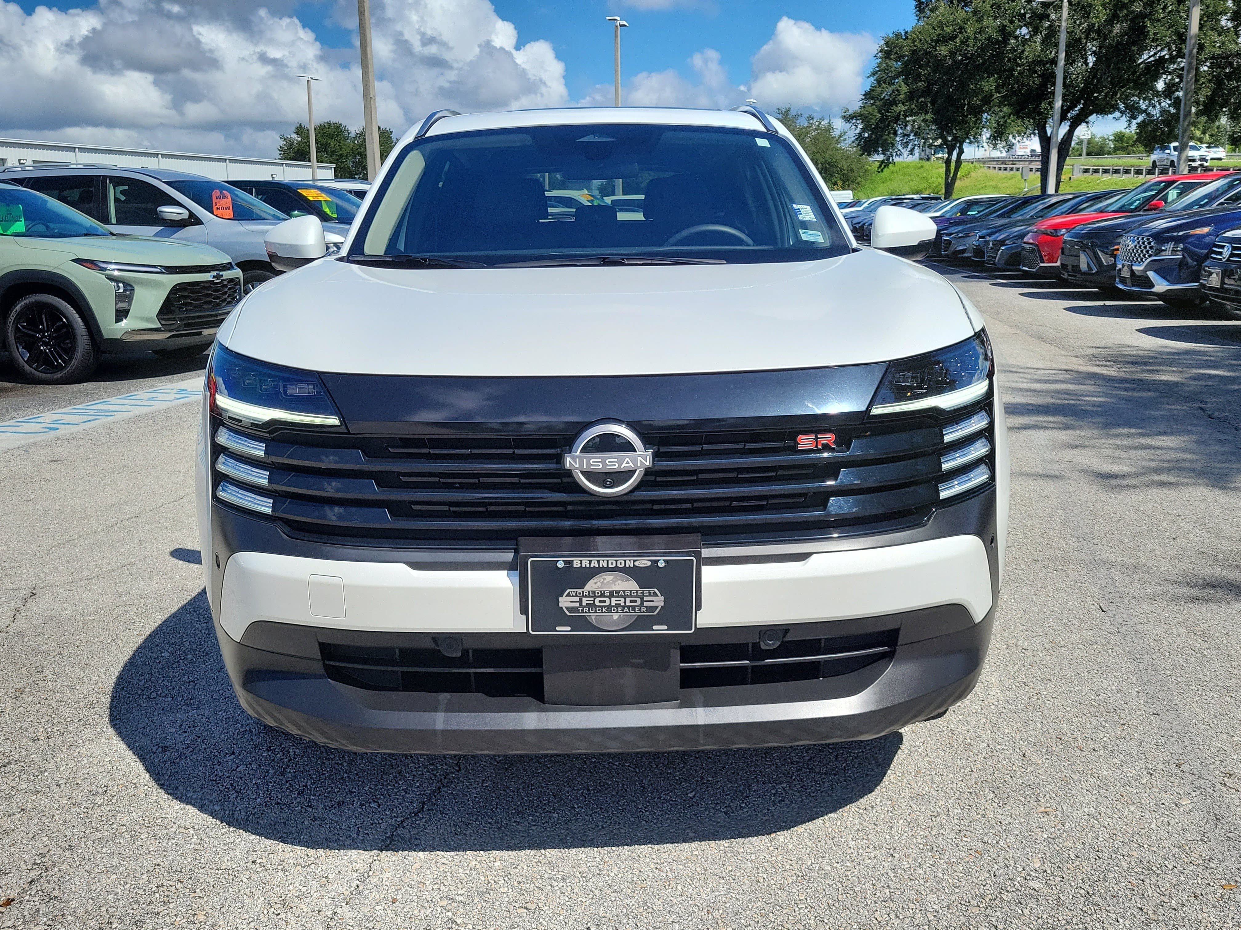 Used 2025 Nissan Kicks SR w/ SR Premium Package AWD/4WD image 2