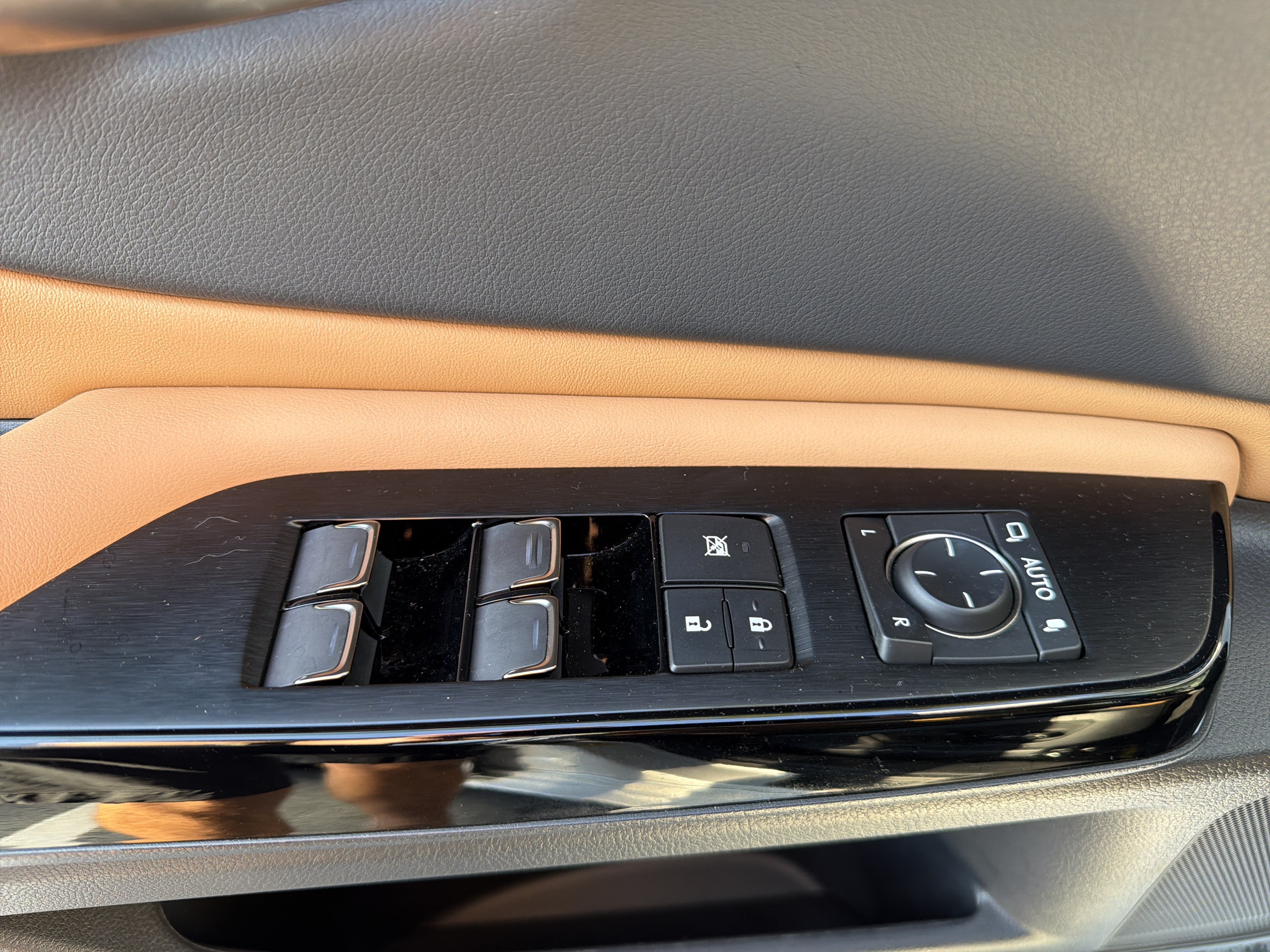 Used 2025 Lexus ES 350 w/ Premium Package FWD image 15