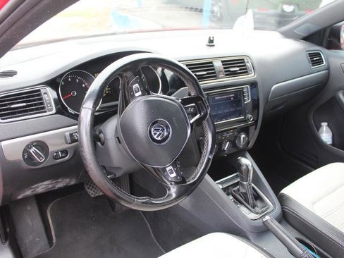 Used 2016 Volkswagen Jetta Sport image 12