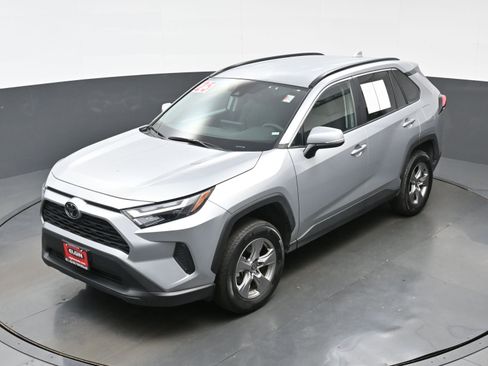 Used 2025 Toyota RAV4 XLE AWD/4WD image 35
