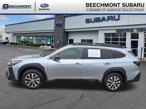 Used 2025 Subaru Outback Premium image 3