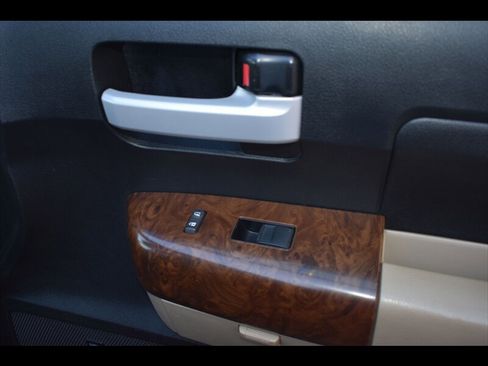 Used 2013 Toyota Tundra Limited image 32