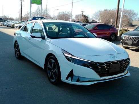 Used 2023 Hyundai Elantra Limited image 4