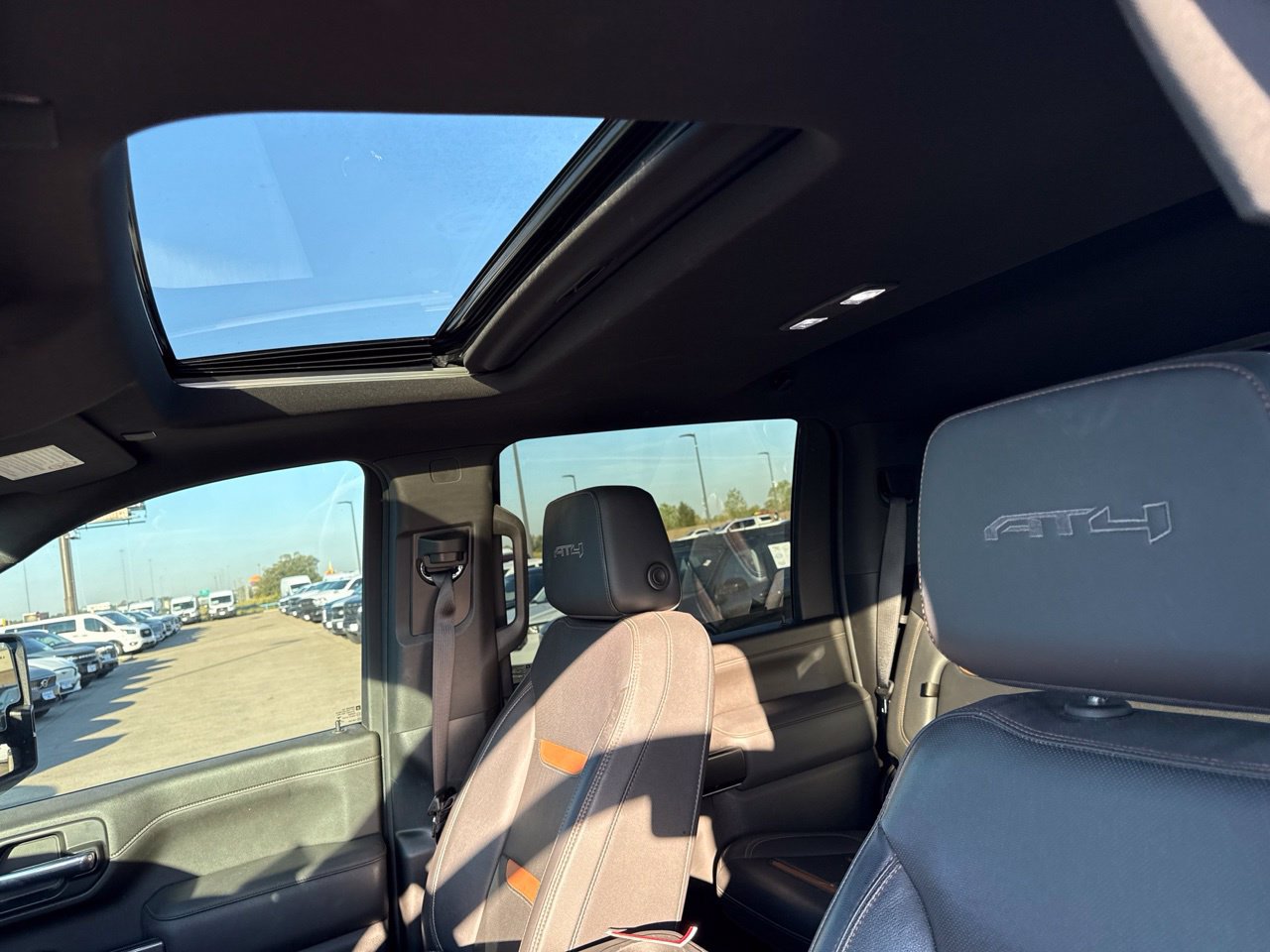 Used 2023 GMC Sierra 2500 AT4 w/ AT4 Premium Plus Package AWD/4WD image 21