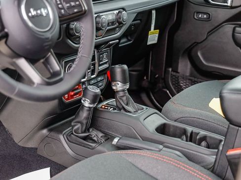 New 2025 Jeep Wrangler Unlimited Rubicon image 24