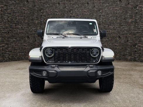Used 2024 Jeep Gladiator Sport AWD/4WD image 4