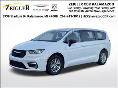 Certified 2024 Chrysler Pacifica Touring-L