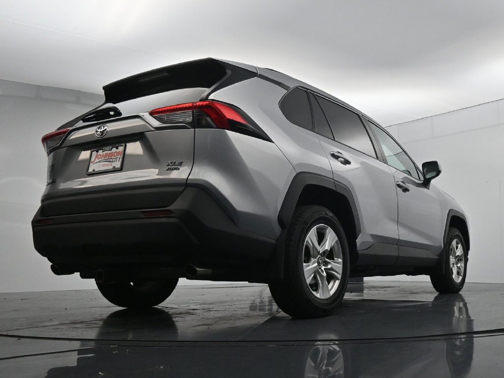 Used 2021 Toyota RAV4 XLE AWD/4WD image 40