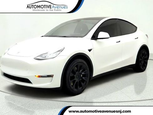 Used 2023 Tesla Model Y Long Range AWD/4WD image 1