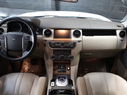 Used 2016 Land Rover LR4 HSE AWD/4WD image 26