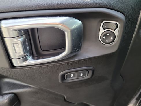 Used 2023 Jeep Gladiator Sport AWD/4WD image 18