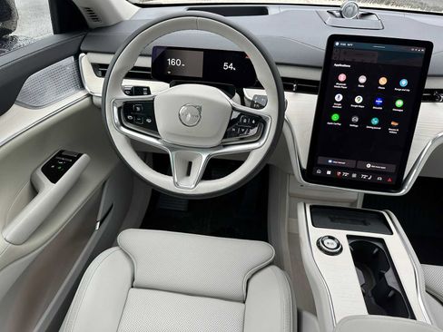 New 2025 Volvo EX90 Ultra w/ Protection Package Premier image 18